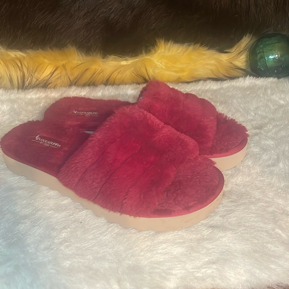 Kookaburra by Ugg slippers size 9 (100)